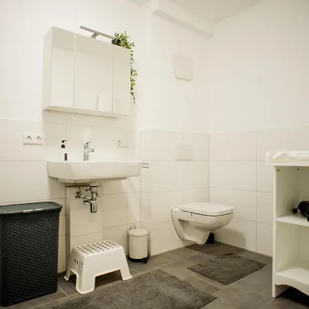 Quiet - 74qm - 2 Bedrooms - 3 Beds *